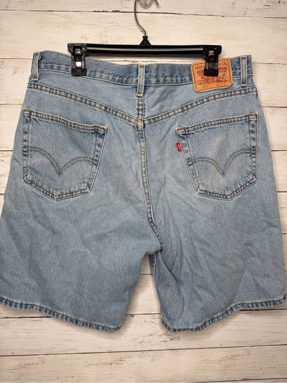 Vintage Levi’s 550 Denim Shorts Men’s 36 Light Wash 8” Inseam 90s Y2K